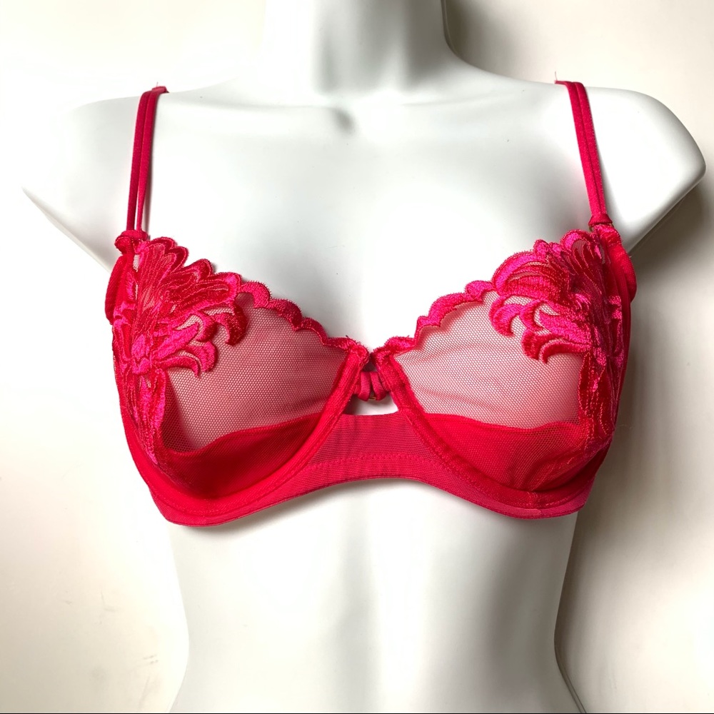 Victoria’s Secret Lace Appliqué Underwire Bra